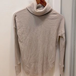 The group babaton thermal cowlneck top size xxs - fits oversized